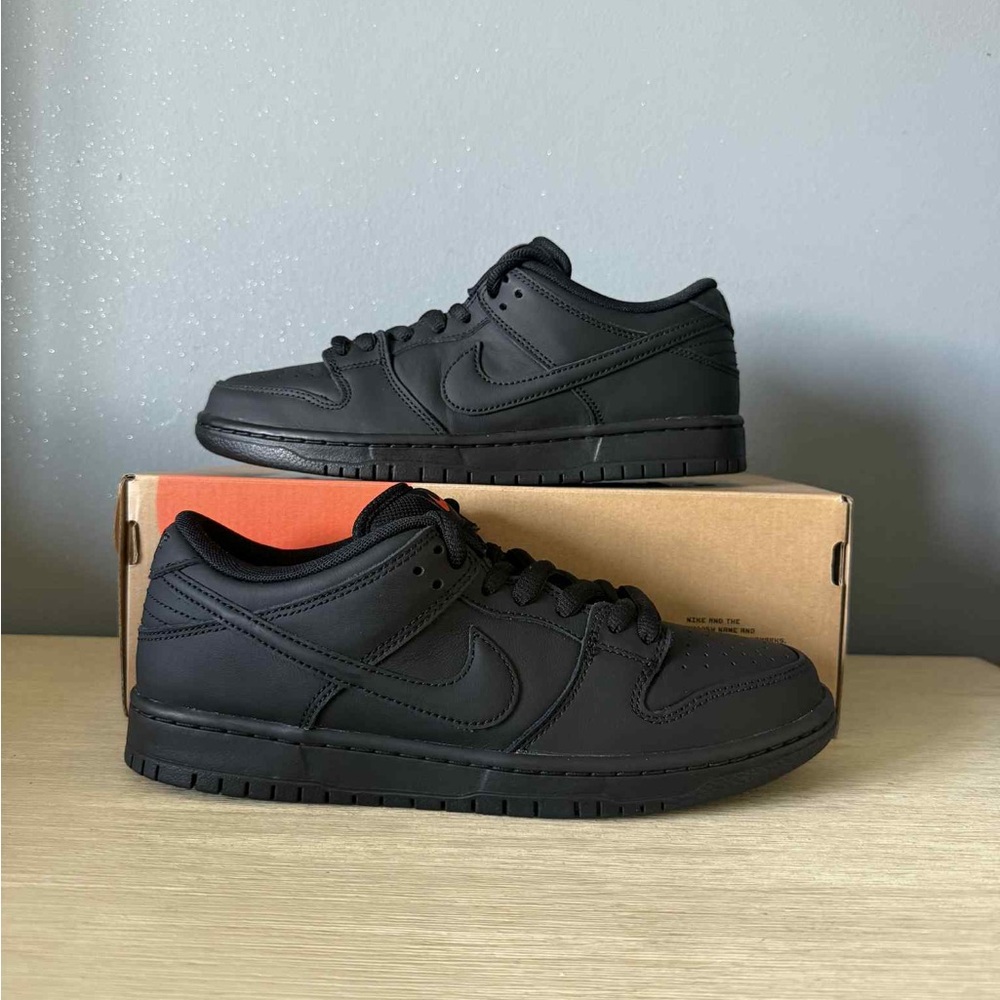 Nike dunk SB Triple Black